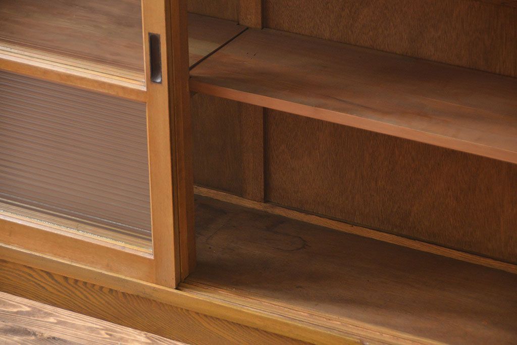 レトロ家具　昭和レトロ　古い木のガラス引き戸収納棚