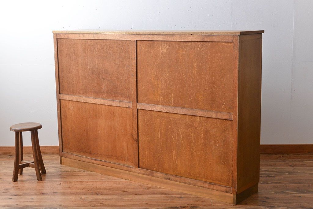 レトロ家具　昭和レトロ　古い木のガラス引き戸収納棚