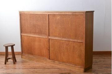 レトロ家具　昭和レトロ　古い木のガラス引き戸収納棚
