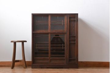 アンティーク家具　アンティーク　ガラス引き戸付き和風な収納棚