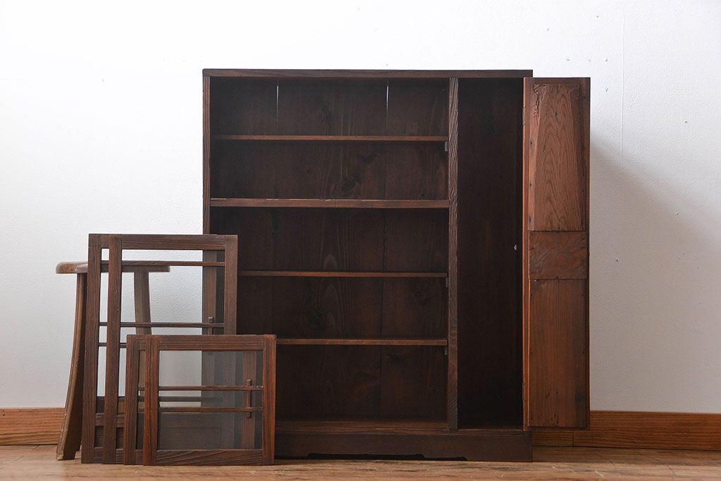 アンティーク家具　アンティーク　ガラス引き戸付き和風な収納棚