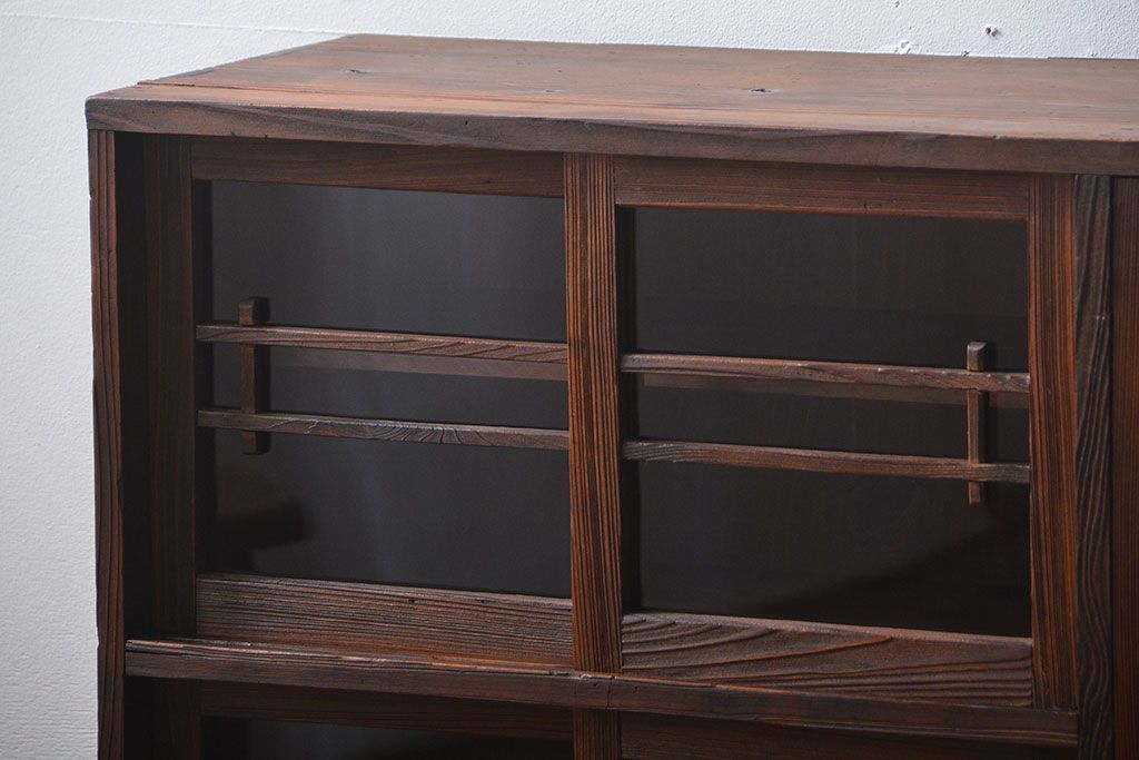 アンティーク家具　アンティーク　ガラス引き戸付き和風な収納棚