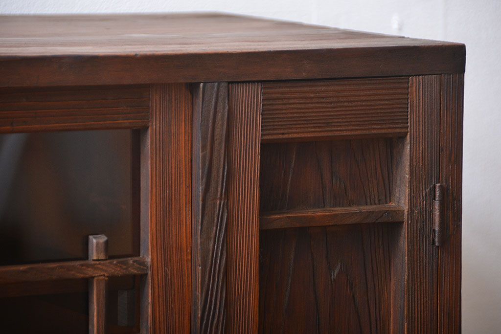 アンティーク家具　アンティーク　ガラス引き戸付き和風な収納棚