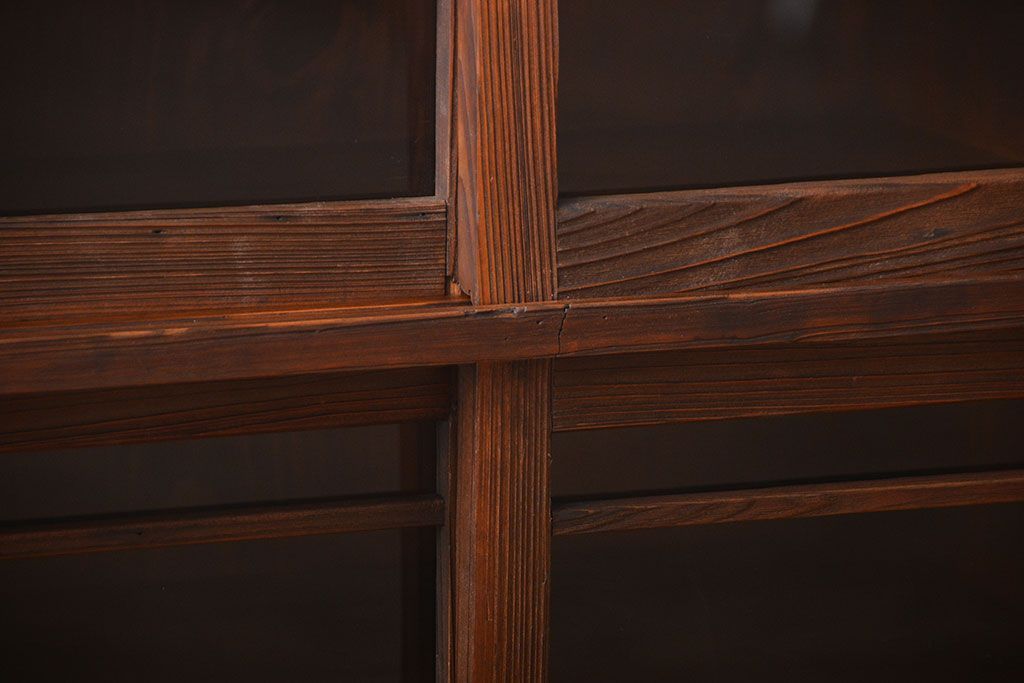 アンティーク家具　アンティーク　ガラス引き戸付き和風な収納棚