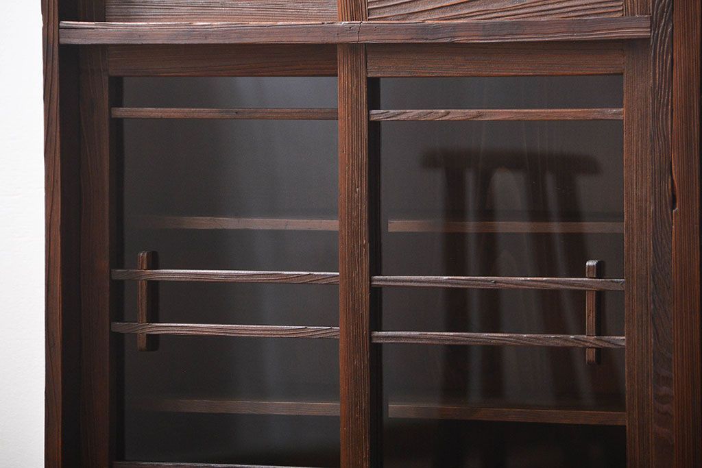 アンティーク家具　アンティーク　ガラス引き戸付き和風な収納棚