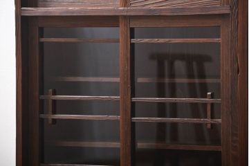 アンティーク家具　アンティーク　ガラス引き戸付き和風な収納棚