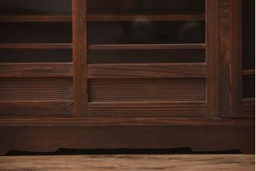 アンティーク家具　アンティーク　ガラス引き戸付き和風な収納棚