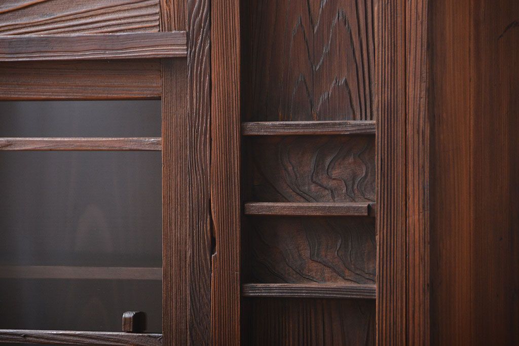 アンティーク家具　アンティーク　ガラス引き戸付き和風な収納棚