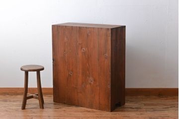 アンティーク家具　アンティーク　ガラス引き戸付き和風な収納棚