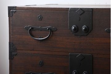 アンティーク家具　古民具・骨董　前面桐材の二本松箪笥(桐箪笥、桐たんす)