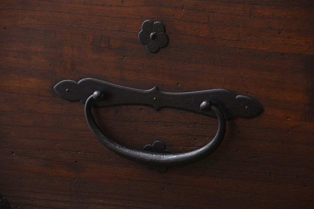 アンティーク家具　古民具・骨董　前面桐材の二本松箪笥(桐箪笥、桐たんす)