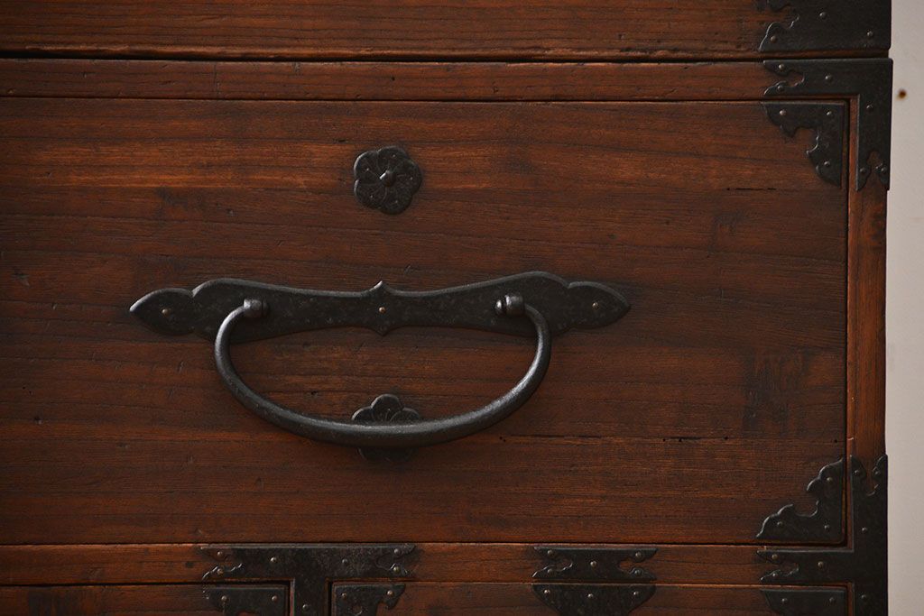 アンティーク家具　古民具・骨董　前面桐材の二本松箪笥(桐箪笥、桐たんす)