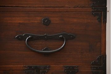 アンティーク家具　古民具・骨董　前面桐材の二本松箪笥(桐箪笥、桐たんす)