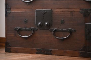 アンティーク家具　古民具・骨董　前面桐材の二本松箪笥(桐箪笥、桐たんす)