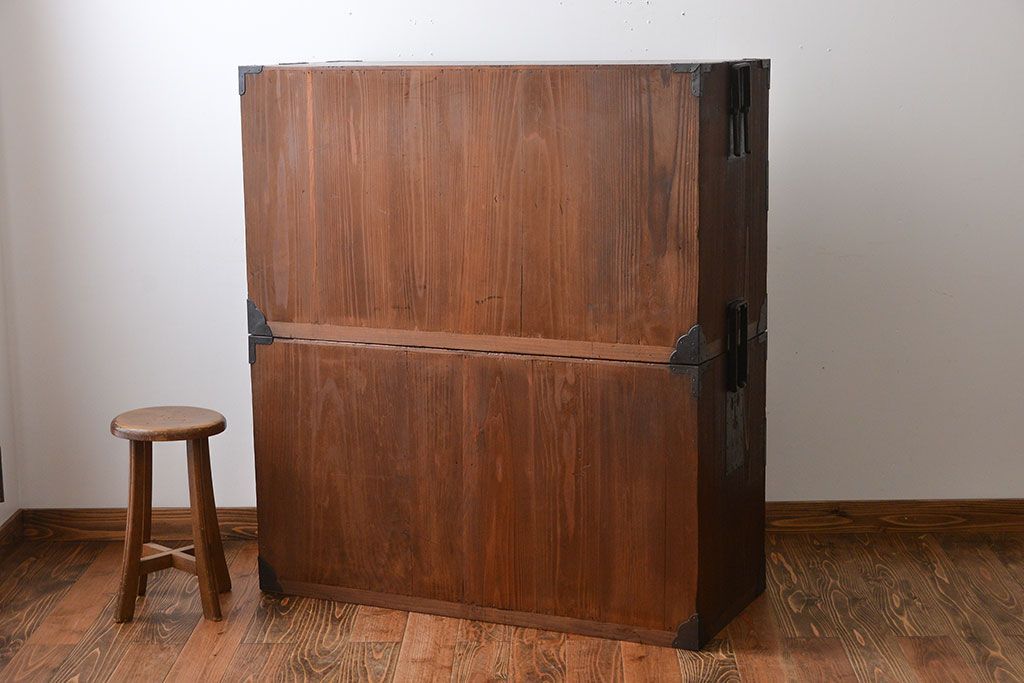 アンティーク家具　古民具・骨董　前面桐材の二本松箪笥(桐箪笥、桐たんす)