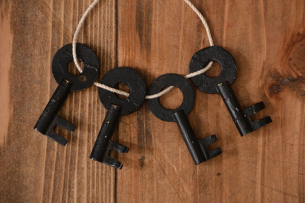 アンティーク家具　古民具・骨董　前面桐材の二本松箪笥(桐箪笥、桐たんす)