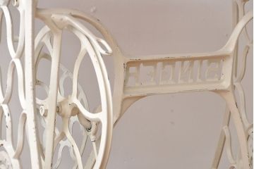 アンティーク家具　イギリスアンティーク　古材天板のシンガーミシンテーブル