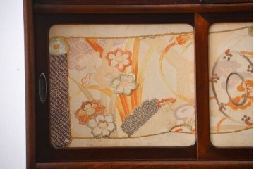 アンティーク家具　古民具・骨董　前面桑材張りの上質な茶箪笥