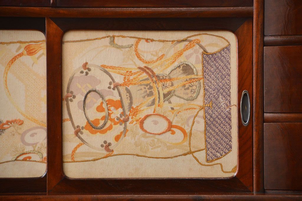 アンティーク家具　古民具・骨董　前面桑材張りの上質な茶箪笥