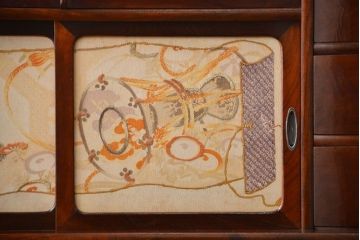 アンティーク家具　古民具・骨董　前面桑材張りの上質な茶箪笥