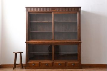 アンティーク家具　大正ロマン　ガラス引き戸付き古い木製の大きな収納棚