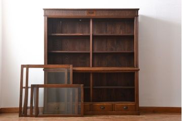 アンティーク家具　大正ロマン　ガラス引き戸付き古い木製の大きな収納棚