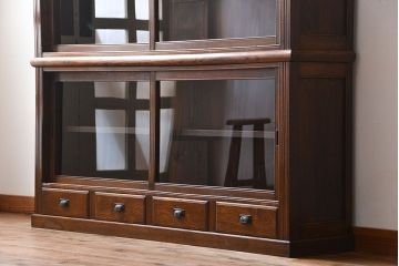 アンティーク家具　大正ロマン　ガラス引き戸付き古い木製の大きな収納棚