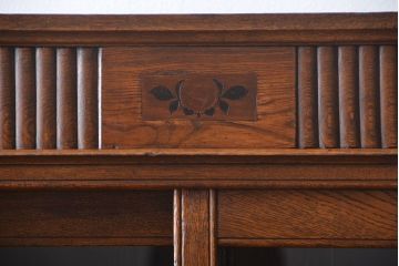 アンティーク家具　大正ロマン　ガラス引き戸付き古い木製の大きな収納棚