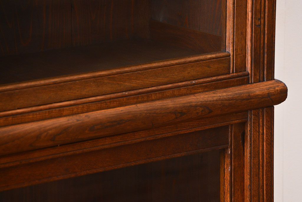 アンティーク家具　大正ロマン　ガラス引き戸付き古い木製の大きな収納棚