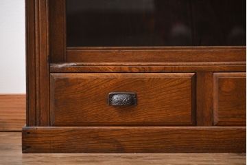 アンティーク家具　大正ロマン　ガラス引き戸付き古い木製の大きな収納棚