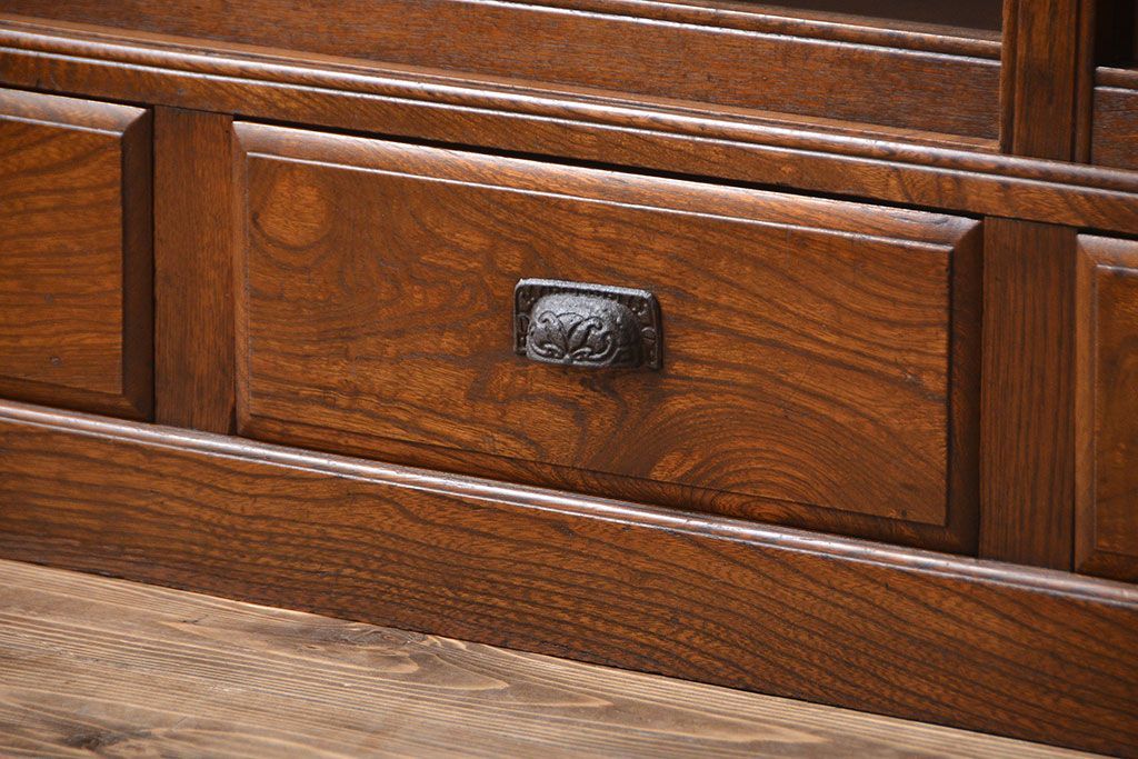 アンティーク家具　大正ロマン　ガラス引き戸付き古い木製の大きな収納棚