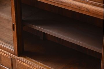 アンティーク家具　大正ロマン　ガラス引き戸付き古い木製の大きな収納棚