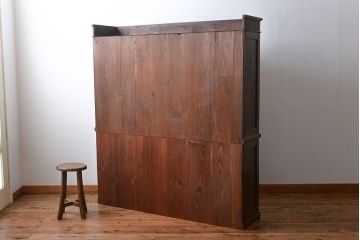 アンティーク家具　大正ロマン　ガラス引き戸付き古い木製の大きな収納棚