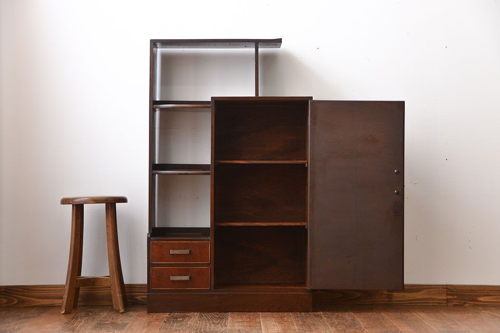 レトロ家具　昭和レトロ　古い木製の飾り棚付き収納棚