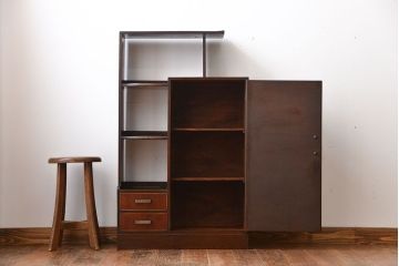 レトロ家具　昭和レトロ　古い木製の飾り棚付き収納棚