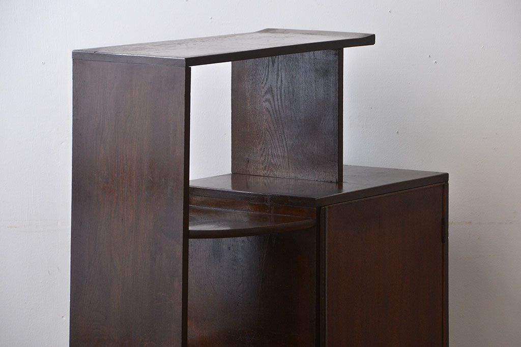 レトロ家具　昭和レトロ　古い木製の飾り棚付き収納棚