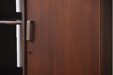 レトロ家具　昭和レトロ　古い木製の飾り棚付き収納棚