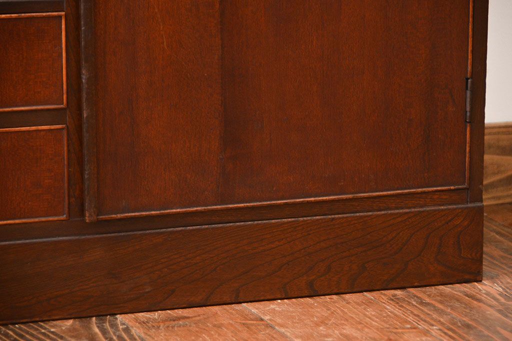 レトロ家具　昭和レトロ　古い木製の飾り棚付き収納棚