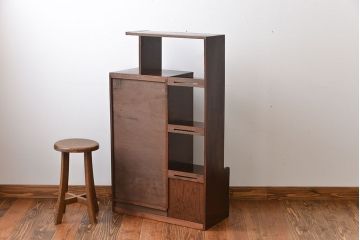レトロ家具　昭和レトロ　古い木製の飾り棚付き収納棚
