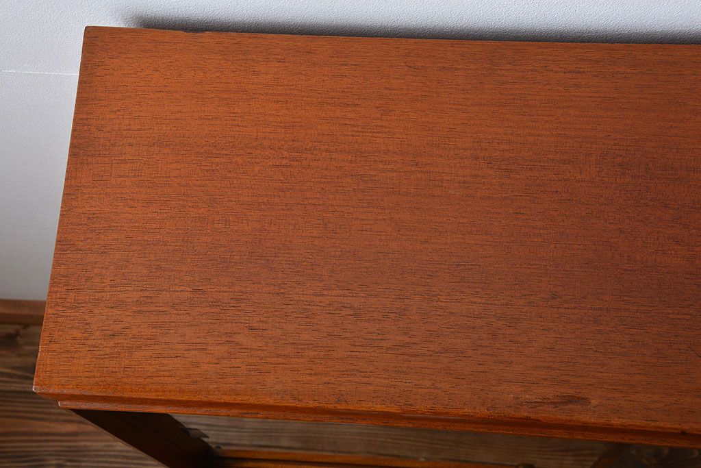 ヴィンテージ家具　北欧ビンテージ　チーク材のガラス引き戸付き収納棚