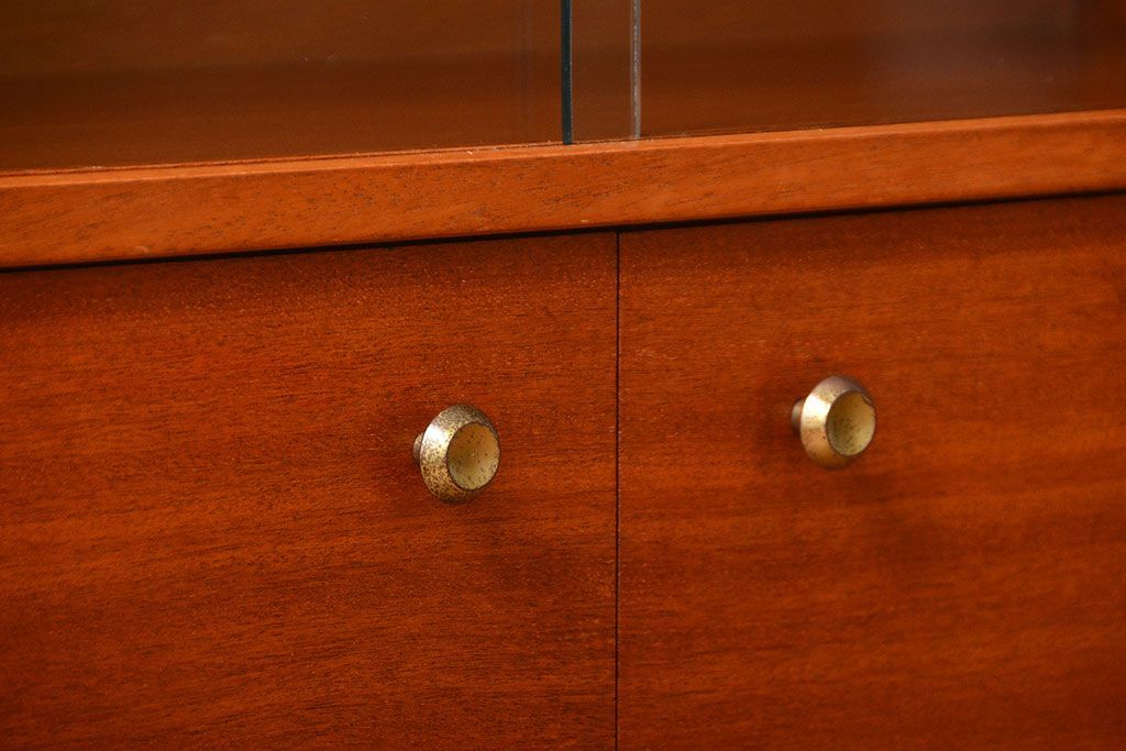 ヴィンテージ家具　北欧ビンテージ　チーク材のガラス引き戸付き収納棚