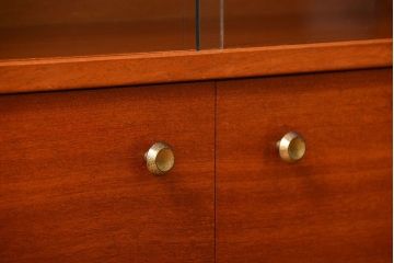 ヴィンテージ家具　北欧ビンテージ　チーク材のガラス引き戸付き収納棚