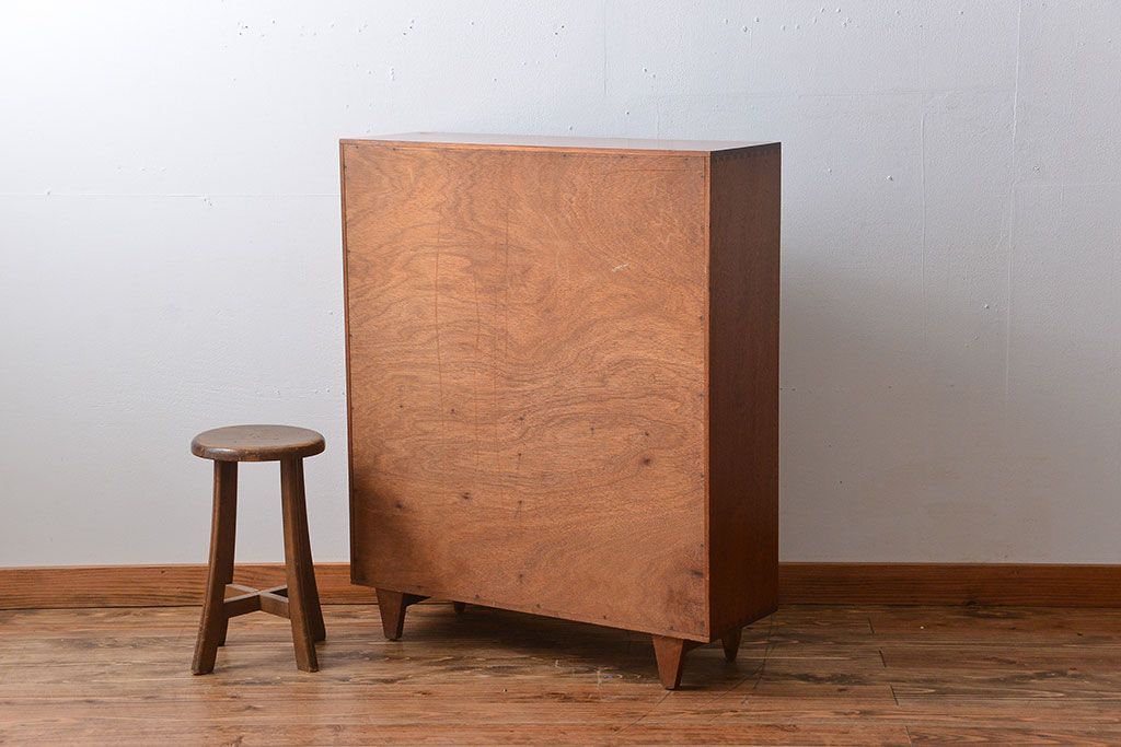 ヴィンテージ家具　北欧ビンテージ　チーク材のガラス引き戸付き収納棚