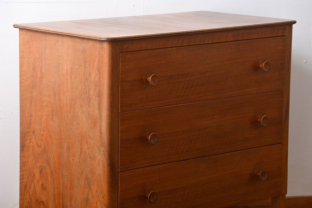 ヴィンテージ家具　北欧ビンテージ　シンプルな脚付きチェスト