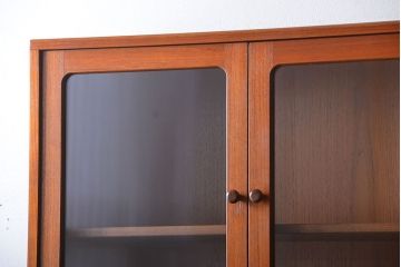 ヴィンテージ家具　北欧ビンテージ　G-PLAN　チーク材の背の高いキャビネット