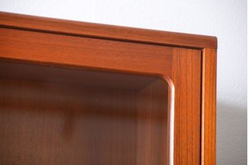 ヴィンテージ家具　北欧ビンテージ　G-PLAN　チーク材の背の高いキャビネット