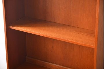 ヴィンテージ家具　北欧ビンテージ　G-PLAN　チーク材の背の高いキャビネット