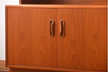 ヴィンテージ家具　北欧ビンテージ　G-PLAN　チーク材の背の高いキャビネット