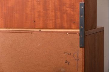 ヴィンテージ家具　北欧ビンテージ　G-PLAN　チーク材の背の高いキャビネット