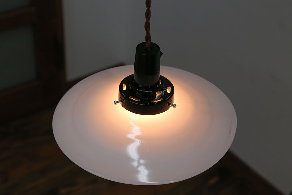 昭和レトロ　白いガラス平笠照明2個セット